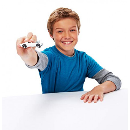 Hot Wheels Coffret 3 véhicules, jouet pour enfant de petites voitures miniatures, modèle aléatoire, K5904